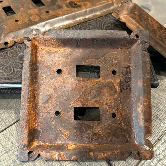 Rustic Western Wallplate set. Never Used! - Picture 7 of 10